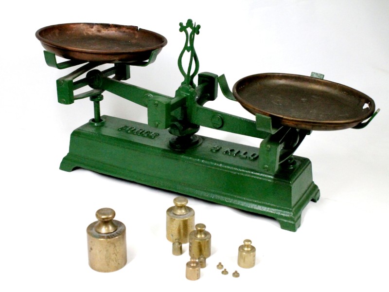 Antieke, Mechanische Balansweegschaal met Gewichtjes (Art. 4456)